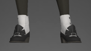 Patrician's Gaiters front.png